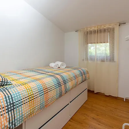 3 Bedroom Gorgeous In Appartement *