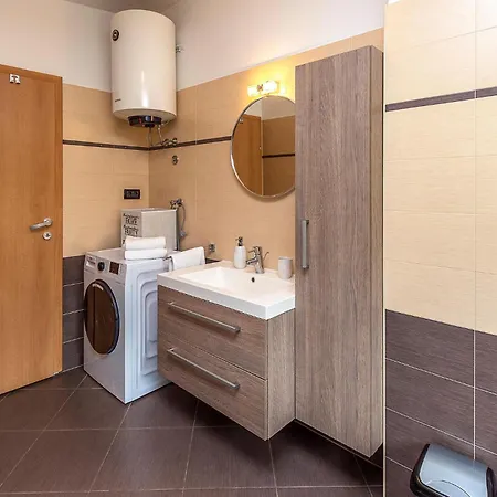 Apartment 3 Bedroom Gorgeous In Rezanci