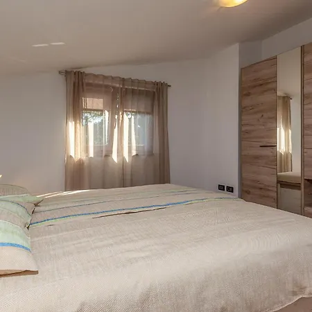3 Bedroom Gorgeous In Režanci