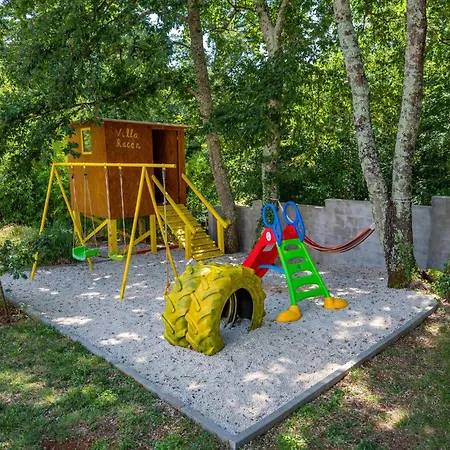 3 Bedroom Gorgeous In Appartement *